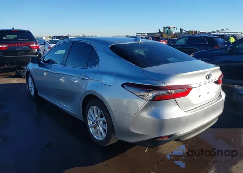 2024 Toyota Camry Le z USA, uszkodzony, nr VIN 4T1C11AK3RU253430